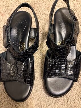 SAS Black Croc-Embossed Comfort Slingback Sandals